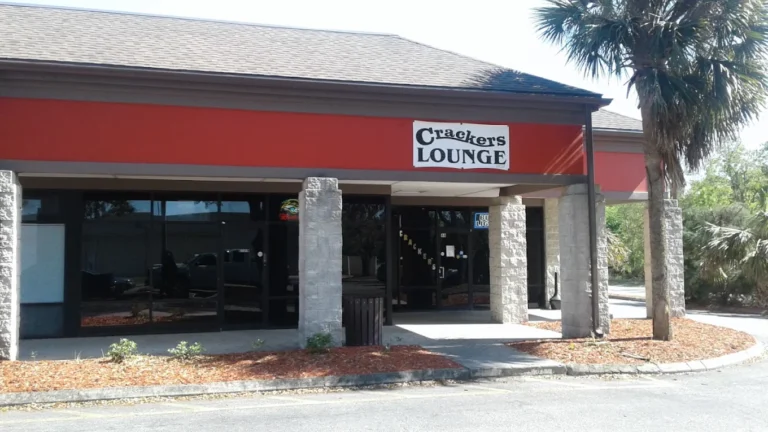 Crackers Lounge 768x432